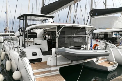 Rental Catamaran Lagoon-Bénéteau Lagoon 42 - 4 + 2 cab. Alimos