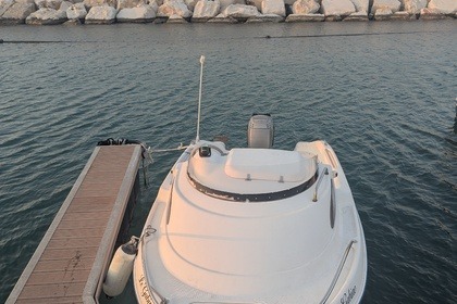 Bateau Quicksilver cabine