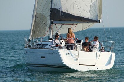 Charter Sailboat JEANNEAU Sun Odyssey 379 Tunas do Paraná