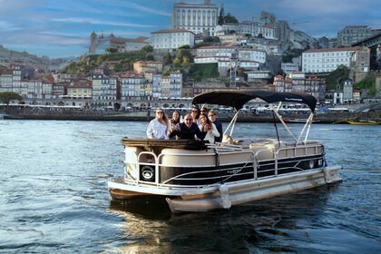 Partyboat river cruiser for 9 people