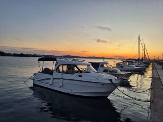 Beneteau Antares 8