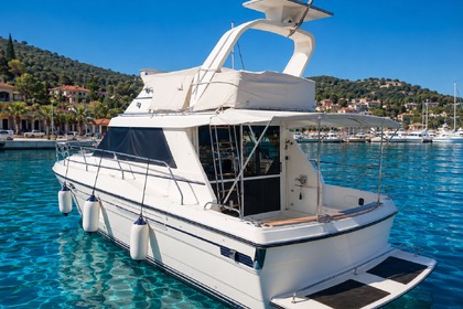 Hire Motorboat Jeanneau Princess Nice