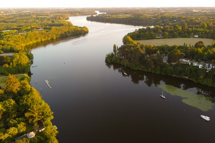 sailboat for a day trip on the river Erdre at 6, or a weekend at 4, no permit required