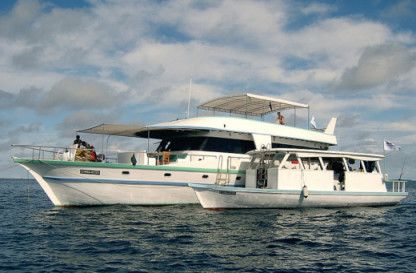 Charter Motorboat Custom Horizon Ii Malé