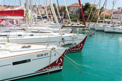 Hyra båt Segelbåt Bénéteau Oceanis 45 - 4 cab. Split