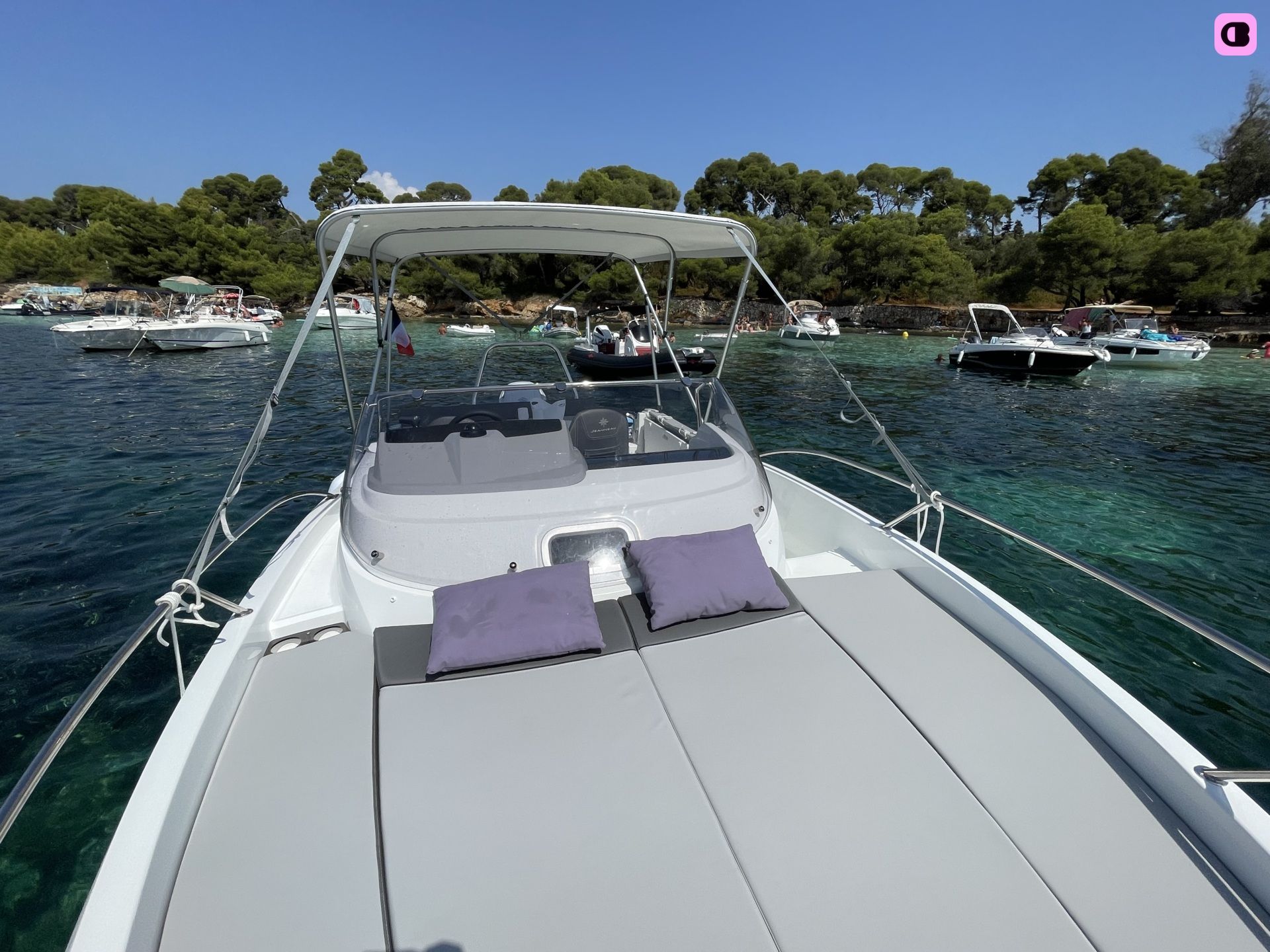 Bateau à moteur Jeanneau Cap Camarat 6.5 WA 200cv 4