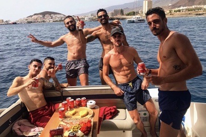 Luxury & comfort aboard our super motor boat