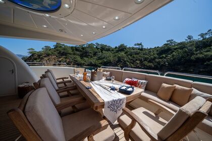 Luxury Motoryacht with a capacity of 10 people