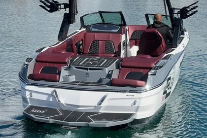 Charter Motorboat Mastercraft X24 Lausanne