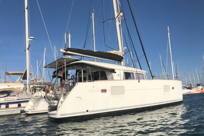 Charter Catamaran Lagoon Lagoon 400 Port-Saint-Louis-du-Rhône