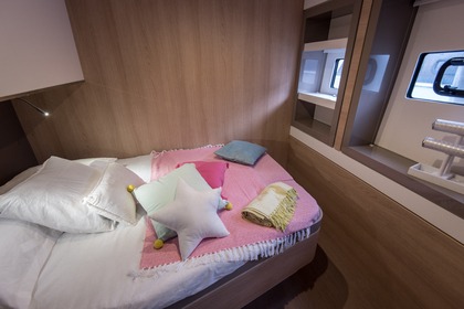 Explora Ibiza a Bordo del Exclusivo Bali 5.4 Only One Life