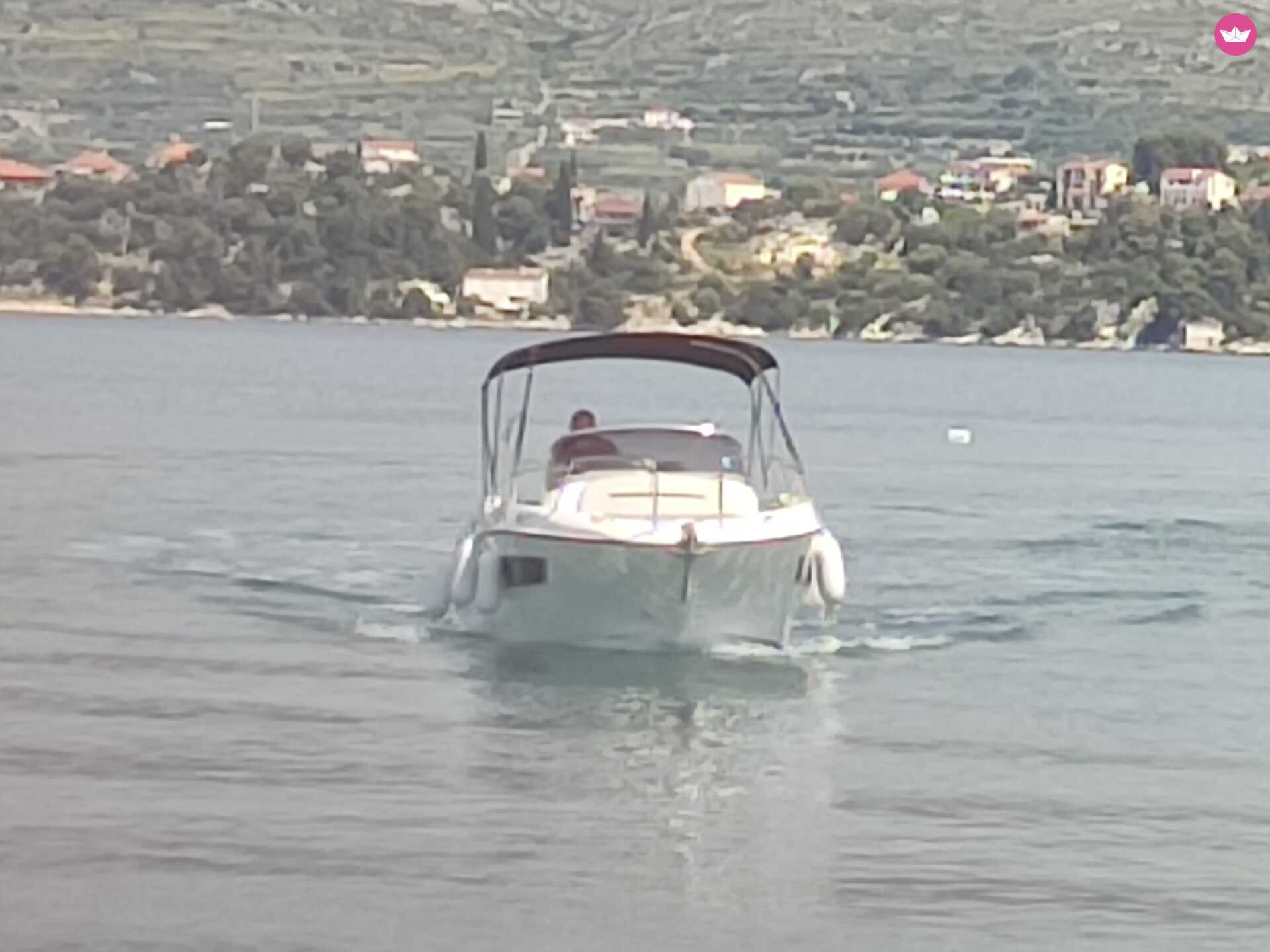 Bateau à moteur Karnic Sl 652 200cv 2