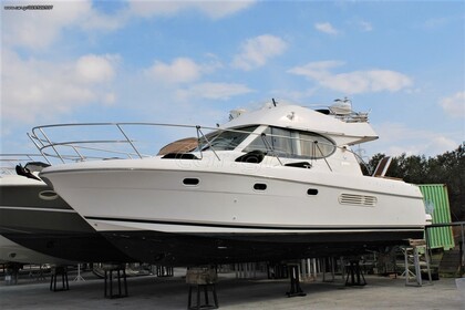 Hire Motorboat Jeanneau Prestige 32 Aegina