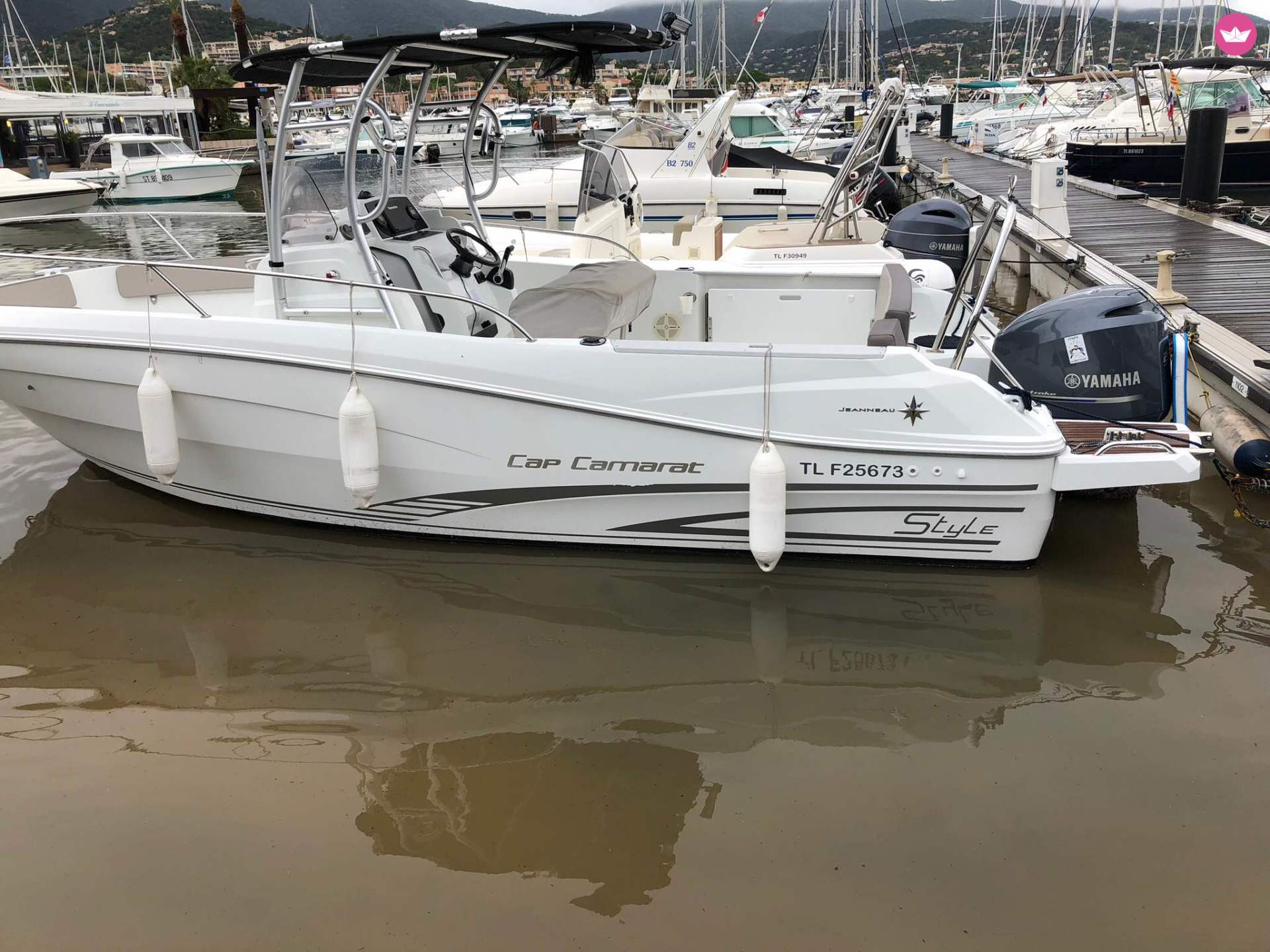 Bateau à moteur Jeanneau Cap Camarat 7.5 Cc 225cv