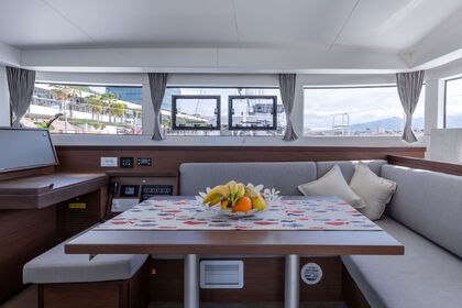 Charter Catamaran Lagoon-Bénéteau Lagoon 40 - 4 + 2 cab Dubrovnik