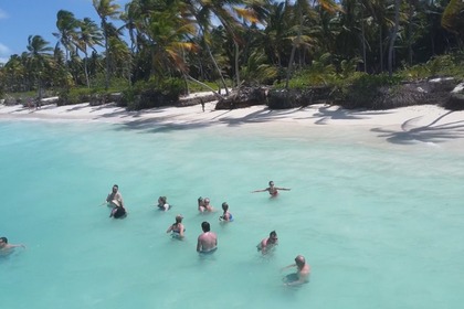 FAMILY AND FRIENDLY BOAT CRUISE: CAPTAIN AND CREW INCLUDED