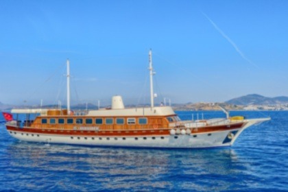 Deluxury Yacht Charter