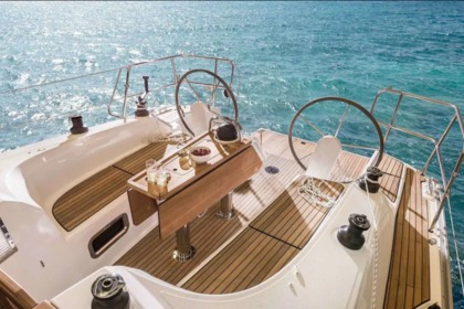 Alugue este veleiro de 9.99 metros para chegar as 