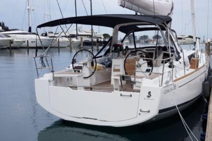 Charter Sailboat Beneteau Oceanis 38.1 Messina