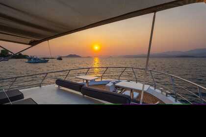 2024 model luxury motor yacht trawler with a capacity of 6 people