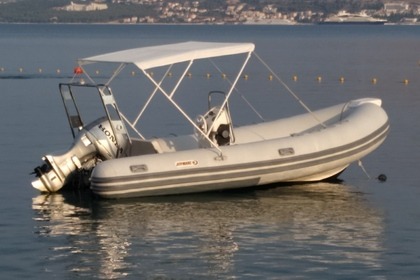 Hire Motorboat SI Joymarc 490 express Okrug Gornji