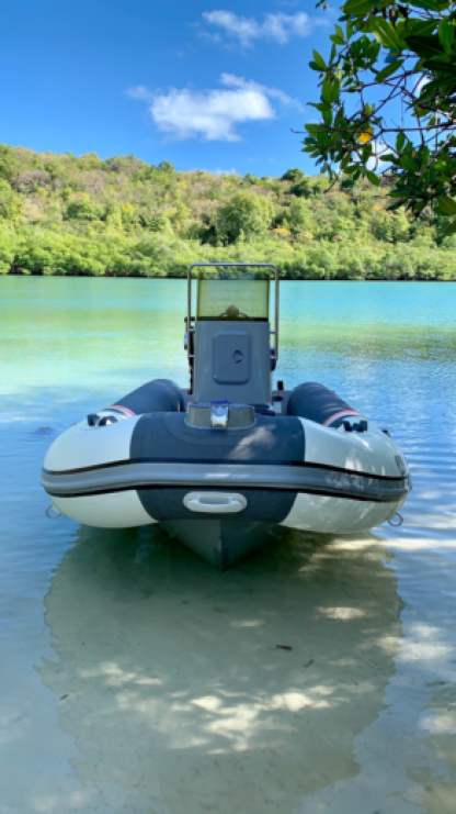 Location Bateau à moteur 3D Tender 460 Stealth Rib Aluminium Fort-de-France