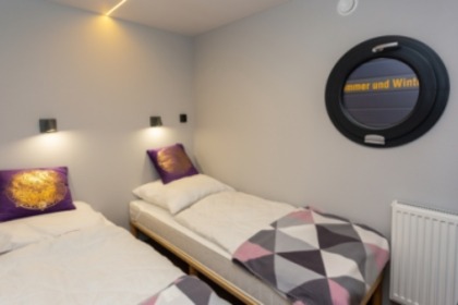 Relax aan boord van deze Kajuitmotorboot in Mürit