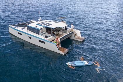 Charter Catamaran Luna 47 Funchal