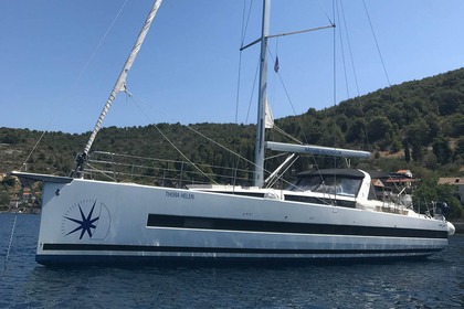 Hire Sailboat Bénéteau Oceanis Yacht 62 - 4 + 1	 Trogir