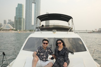 50 ft Luxury Yacht in Dubai Marina Walk - Dubai Cruise - Quality Service - 16 People Capacity