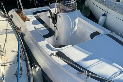 Hyra båt RIB-båt Revenger 19.50 Sorrento