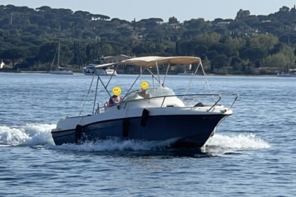 Rental Motorboat Jeanneau Cap Camarat 625 Sainte-Maxime