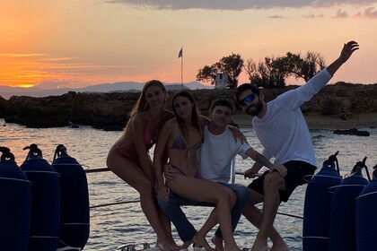 Explore Crete’s Coastline: Rent the Mano Marine (2009) in Chania