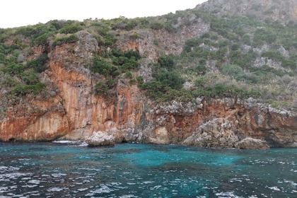 Ottima Barca per visitare la Riserva dello Zingaro