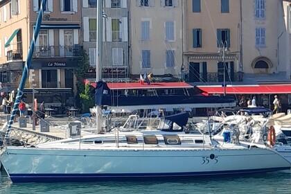 Hire Sailboat Beneteau First 35 S5 La Grande-Motte