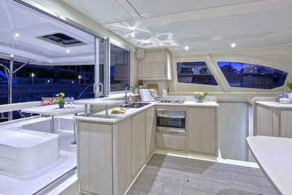 Hyra båt Katamaran Léopard 44 Saint-Tropez