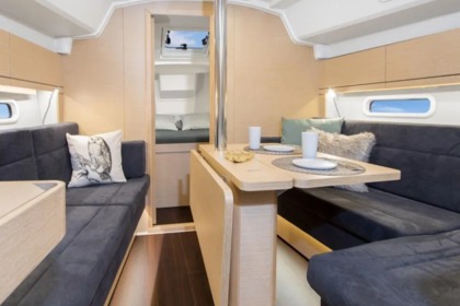 Alugue este veleiro Hanse 348 para conhecer costas