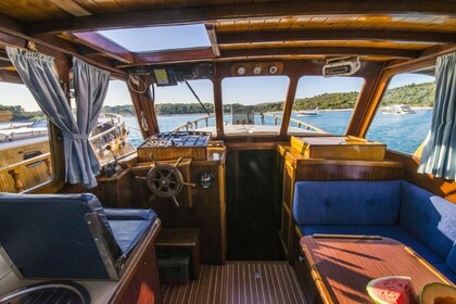 Charter Motorboat Eigenbau Custom build Lefkada