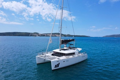 Charter Catamaran Lagoon 450 F Volos