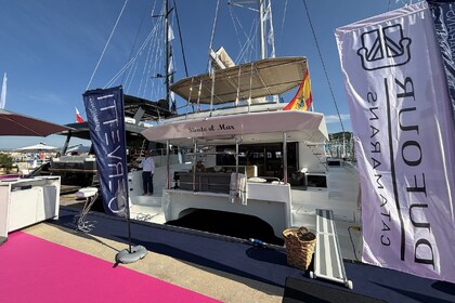 Hire Catamaran Dufour Yachts Dufour 48 Catamaran - 5 + 1 cab. Dénia