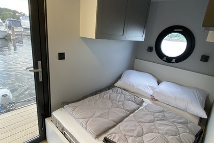 Rent this boat without a license and get to know M