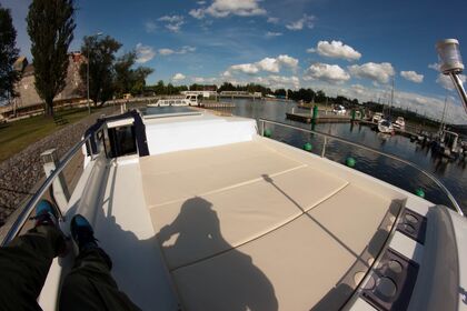 Suncamper 30 - komfortowy jacht motorowy