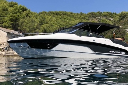 Noleggio Barca a motore Grandezza 25 S Trogir