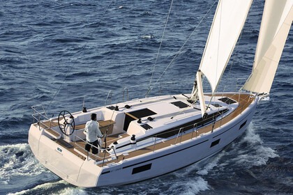 Miete Segelboot  Bavaria C38 Tropea