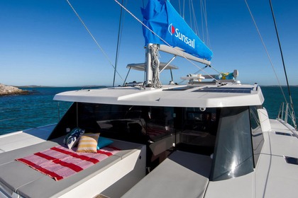 Charter Catamaran  Sunsail 424/4/4 Marigot