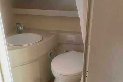 Noleggia Fiart Genius 36 – Esplora le meraviglie del Golfo di Napoli!