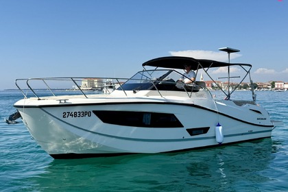Charter Motorboat Quicksilver Activ 875 Sundeck Poreč