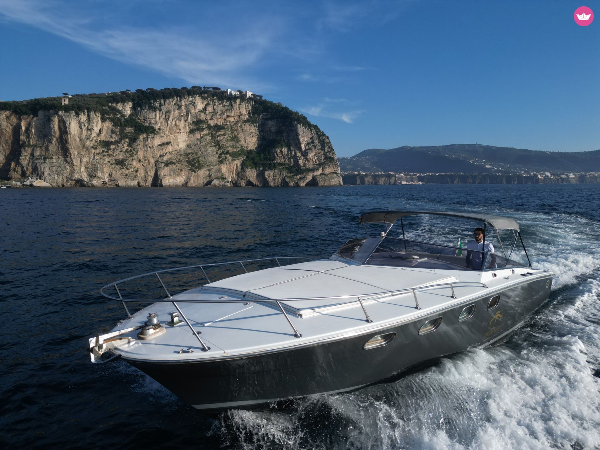 Bateau à moteur MAGNUM MARINE 38 700cv