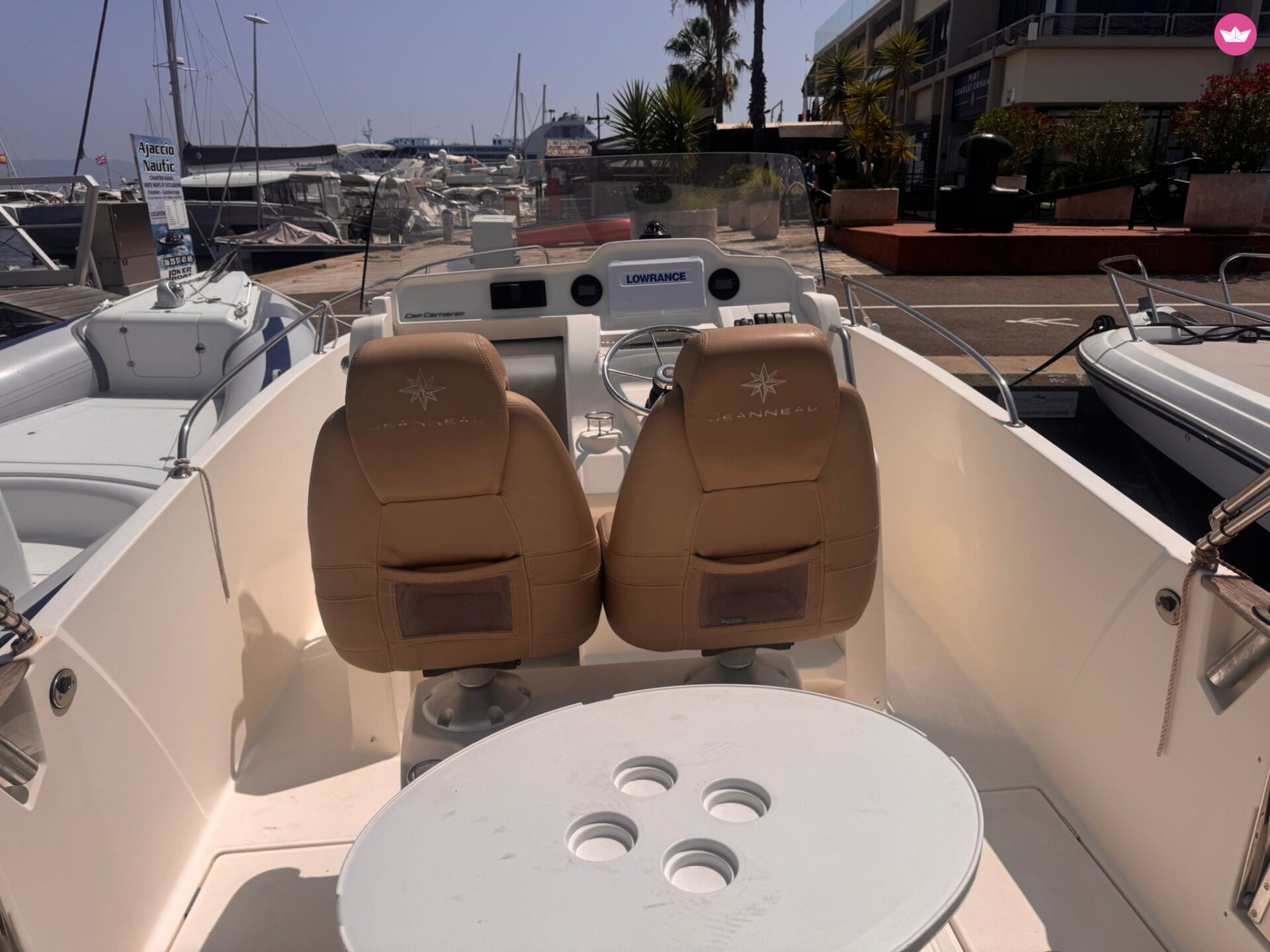 Bateau à moteur Jeanneau Cap Camarat 7.5 225cv 8