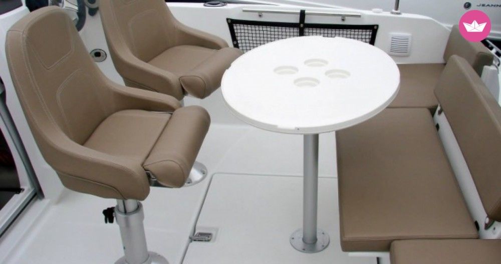 Charter Motorboat Jeanneau Cap Camarat 5.5 Wa Hyères